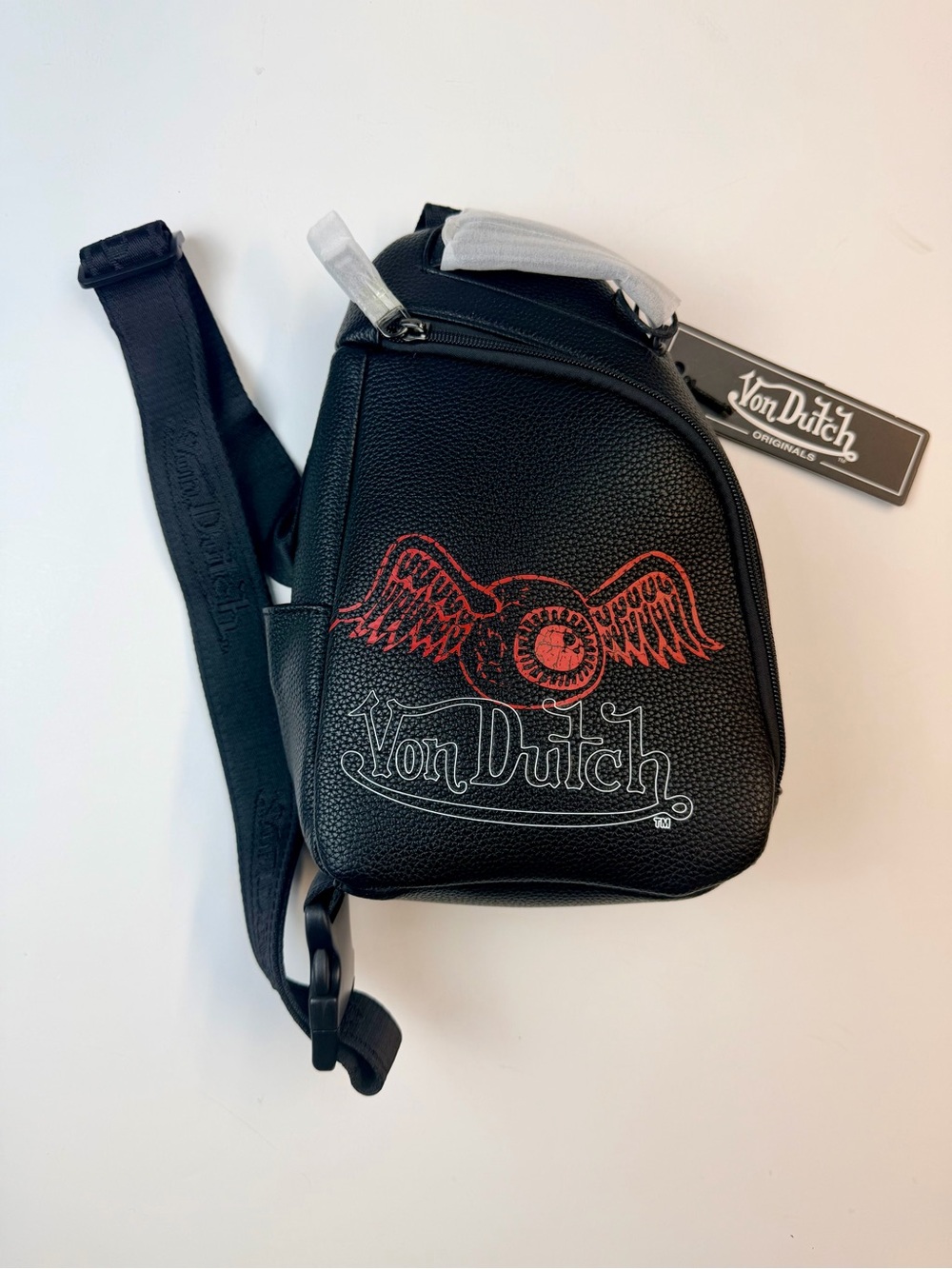 Von Dutch MEN'S FLYING EYE SLING BAG - BLACK AND RED